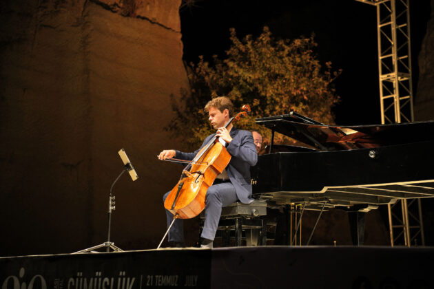 Christian-Pierre La Marca & Gökhan Aybulus ikilisi  Gümüşlük’te konser verdi