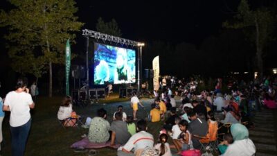 İznik Sahili Yazlık Sinema ile Cıvıl Cıvıl