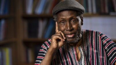 AFRİKA EDEBİYATININ BÜYÜK İSMİ NGŨGĨ WA THIONG’O’NUN YÜREKLERE DOKUNACAK ROMANI “AĞLAMA ÇOCUK” RAFLARDA!