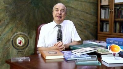 PROF. DR. H. KADİRCAN KESKİNBORA’NIN YAYIMA HAZIRLADIĞI “İBN SİNA’NIN KÜÇÜK TIP KANUNU” KİTABI YENİ BASKISIYLA RAFLARDA!