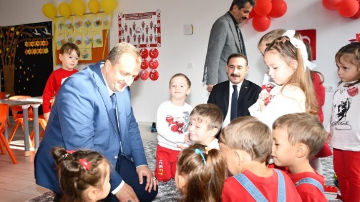 BAŞKAN USTA’DAN 100. YILDA TÜM ÖĞRENCİLERE ANLAMLI HEDİYE