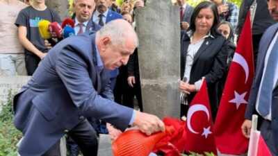 Özdağ Bursa’da şehitlik ziyaretinde