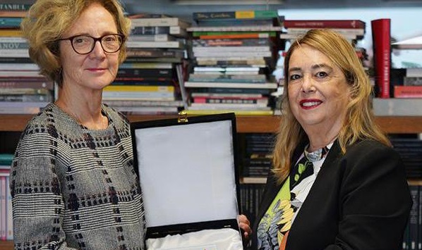 Türk Edebiyatının Değerli İsmi Füruzan, Prof. Dr. Vecihe Hatiboğlu 2023 Anma Ödülü’nün Sahibi Oldu  Ödül kapsamında yapılan söyleşi, 28 Ekim 2023’te TÜYAP’ta yapıldı.