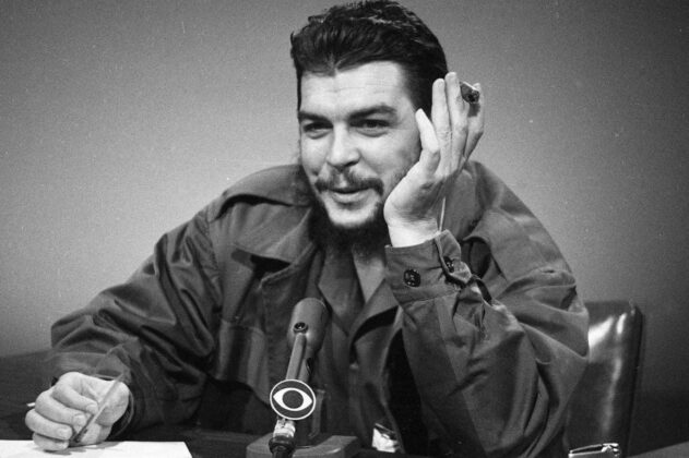 SEVMEK, SAYMAK, TAKDİR EDİP ÖZLEMEK İÇİN TANIMAK VE YAKIN OLMAK ŞART DEĞİLDİR.