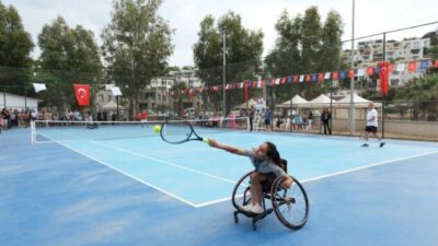 TEKERLEKLİ SANDALYE 100. YIL TENİS TURNUVASI HEYECANI