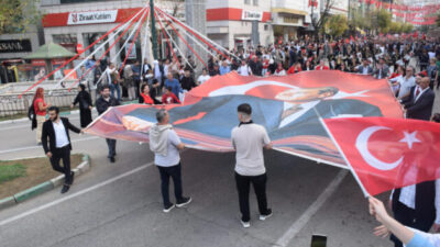 Cumhuriyet, vatanı için ölümleri göze almış bir dâhinin, yüreğinde büyüttüğü bir inançtı.