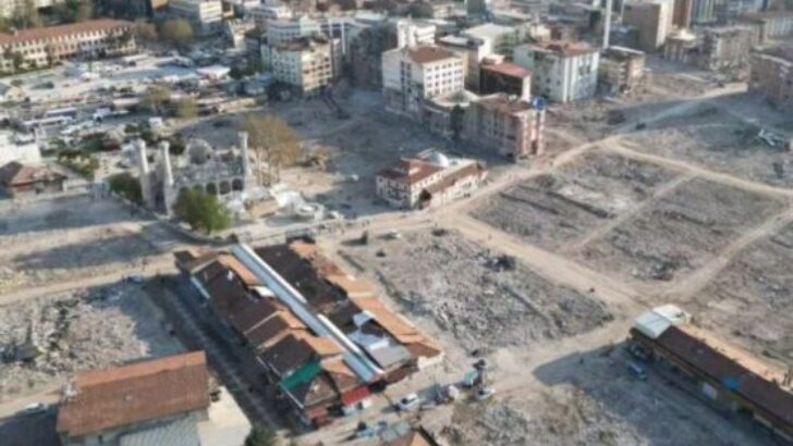 İSTANBUL ELEKTRİK TEKNİSYENLERİ ODASI GENİŞ BİR ALANDA BÜYÜK KAYIPLARA NEDEN OLAN DEPREM BÖLGESİNDE ÇALIŞMALARINA DEVAM EDİYOR