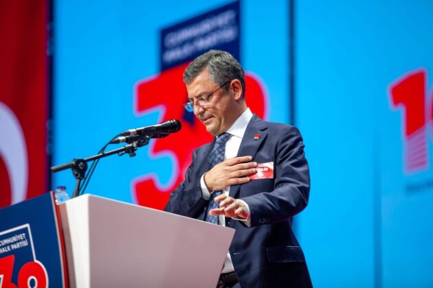 ÖZGÜR ÖZEL’E GENEL BAŞKAN OLMASI İÇİN 6 YIL ÖNCE KENDİSİNE EL VERMİŞTİM.