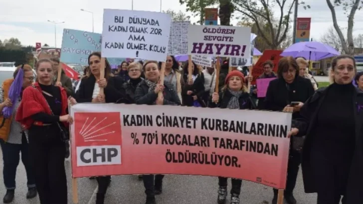 CHP BURSA İL KADIN KOLLARI’NDAN 25 KASIM YÜRÜYÜŞÜ