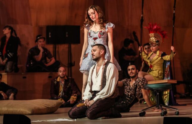 NEZAKET ERDEN ve URAZ KAYGILAROĞLU, BİRLİKTE ROL ALDIKLARI “AŞIK SHAKESPEARE”İ ANLATIYOR!