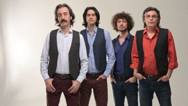 FLÖRT’TEN SIRA DIŞI BİR ROCK BALAD ‘ÇOK ZOR’