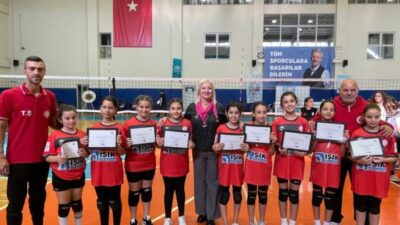 VOLEYBOL ŞENLİĞİ 800 SPORCUYU BULUŞTURDU