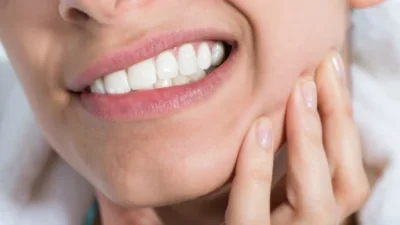 Diş hekimi açıkladı: Diş gıcırdatmak yüzü yaşlandırıyor
