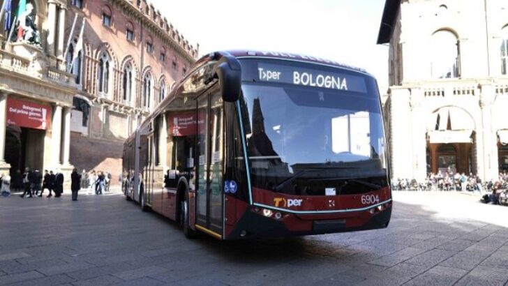 Karsan Bologna’da Hizmet Verecek 18 Metrelik e-ATA Otobüslerinin TPER’e Teslimatı Başladı!