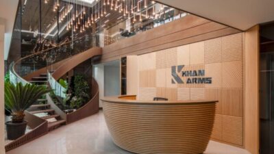 Sıcak ve Modern Bir Çalışma Mekanı: Khan Arms Fabrika Ofisi