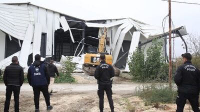 ÇALI VE TAHTALI’DA KAÇAK İŞYERLERİ YIKILDI