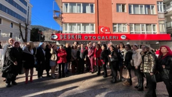 Kadınların mahallelere eli değmesi lazım.