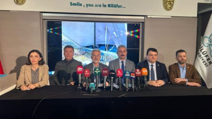 Futbol Magandaları Suudilere Kızdı! Nilüfer Belediye Reklam Panolarını Parçaladı!