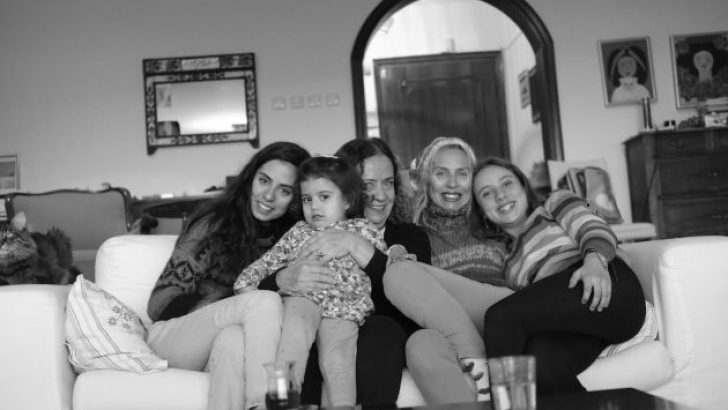 ZEYNEP CASALİNİ annesi, kızları ve torunu ile fotoğrafını paylaştı