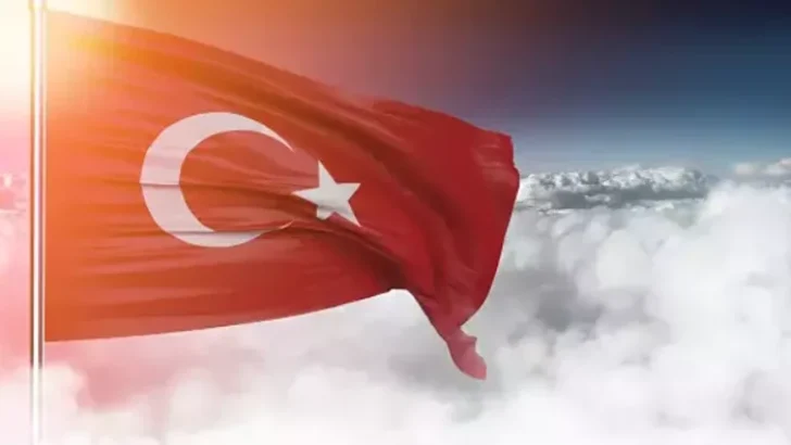 TÜRK BAYRAĞINI BİZE NİNELERİMİZ SEVDİRDİ