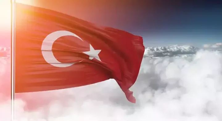 TÜRK BAYRAĞINI BİZE NİNELERİMİZ SEVDİRDİ