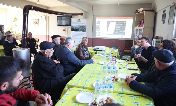 ÇİFTÇİLERE TOPRAK BİTKİ VE SU ANALİZLERİ ANLATILDI