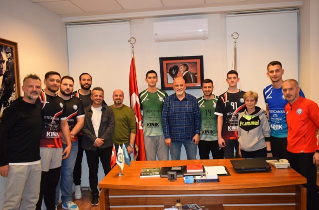 NİLÜFER HENTBOLDA 7 İMZA