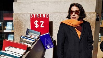 KENDİNE ÖZGÜ, İRONİK, “KÜSTAH” ve KOMİK DİLİYLE FRAN LEBOWITZ’İN YAZILARINDAN DERLENEN “FRAN LEBOWITZ KİTABI” RAFLARDA!