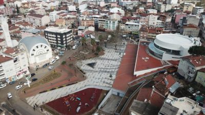 Biz o muhtarlık binasına tabiri caizse Turist Ömer gibi geçerken uğramayacağız.