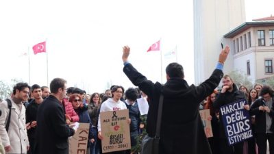 Koç Üniversitesi’nde sular durulmuyor, öğrenciler ayaklandı!