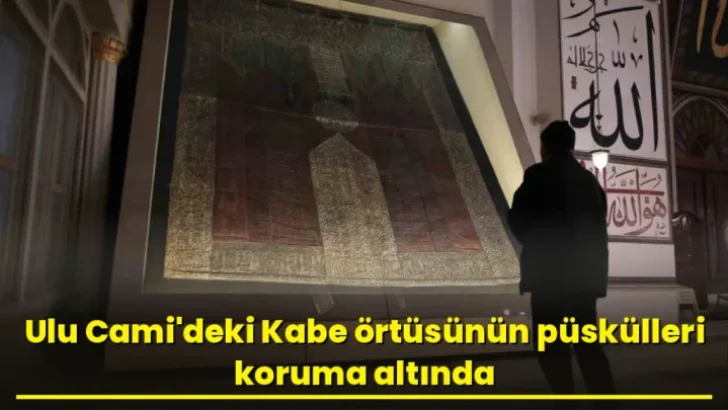 Ulu Cami’deki Kabe örtüsünün püskülleri koruma altında