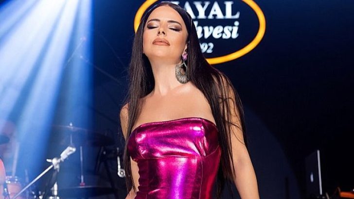 İZMİR’DE SİMGE İZDİHAMI