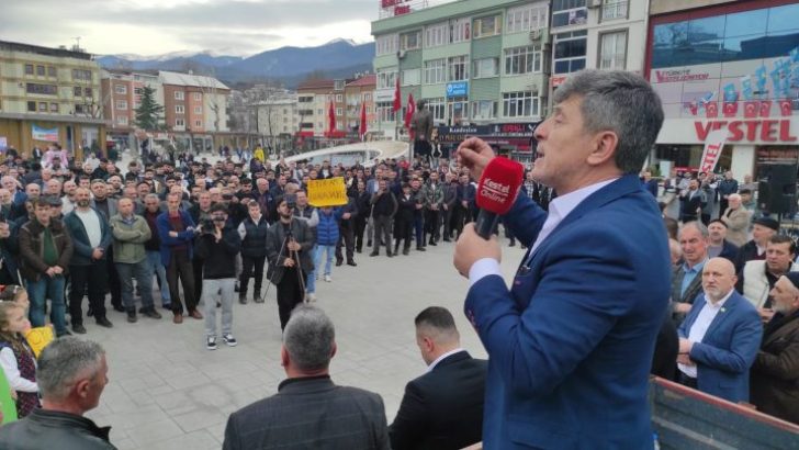 Kılıç ” Biz Kestel’in Belediye Başkanlığına Değil Çöplerini Toplamaya Adayız”