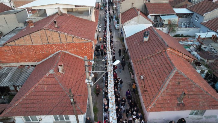 MUSTAFAKEMALPAŞA’DA ‘ERDEMLİ BELEDİYECİLİK’ İÇİN KADINLARDAN İMECE USULÜ İFTAR