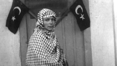 Türkiye’nin İlk Kadın Muhtarı Gül ESİN’in Tiyatro Anlatımı Heyecanla Karşılandı