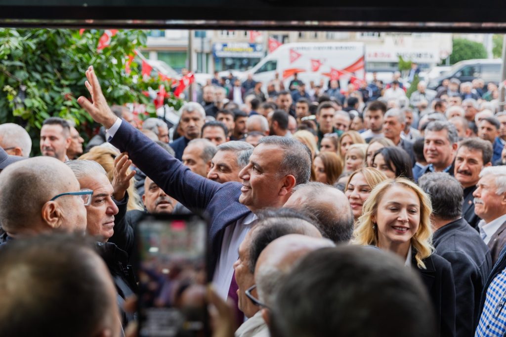 CHP’li Orhan Bayram fitili ateşledi: Yeni siyaset için susmak değil, haykırmak zamanı!