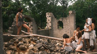 Ülkü Çağlayan’ın “Ön Alıcı Mahal Olarak Beden” Atölye ve Performatif Araştırma Serisinin İlk Oturumu Performistanbul’da