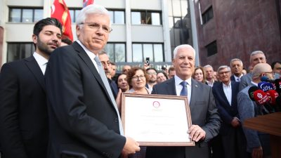 Bozbey, mazbata teslimiyle mesaiye başladı
