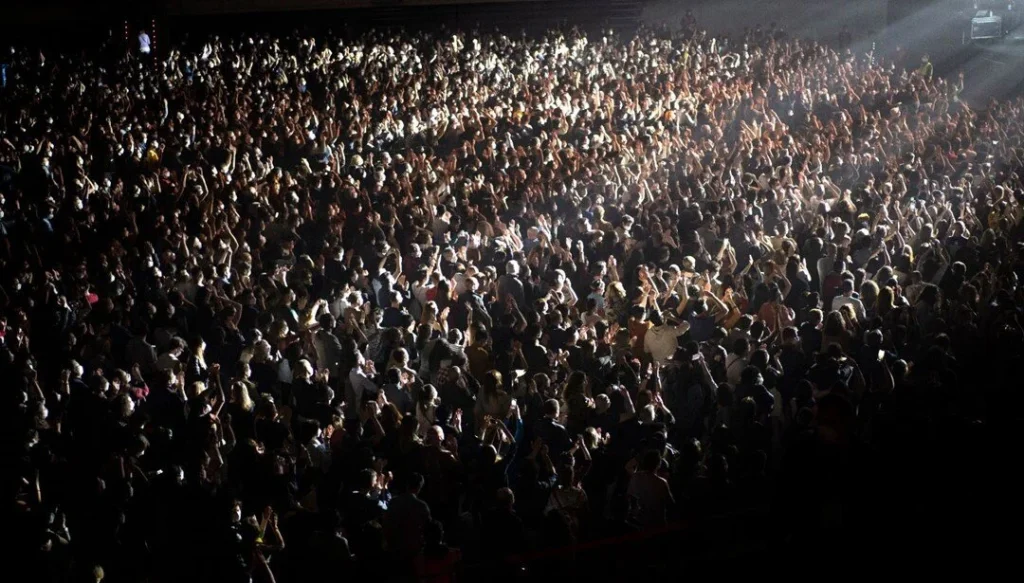 200 BİN KİŞİLİK KONSER