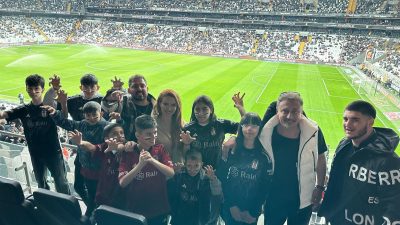 Pınar Eliçe Kimsesiz Çocuklarla Beşiktaş Maçını İzledi