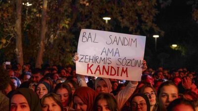 Gökhan Türkmen, Antalya Kültür Yolu Festivali’nde konser verdi