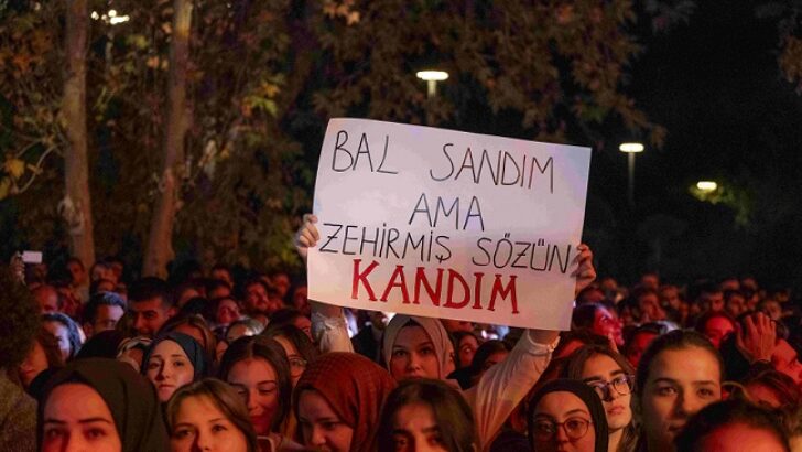Gökhan Türkmen, Antalya Kültür Yolu Festivali’nde konser verdi