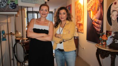 EYLÜL AŞKIN HAYRANI OLDUĞU DİZİNİN YÖNETMENİNİ AĞIRLADI