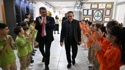 YILDIRIM’DA 42 YILLIK ÖĞRETMEN ALKIŞLARLA EMEKLİLİĞE UĞURLANDI