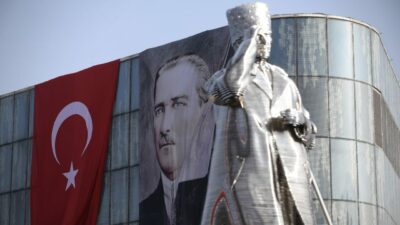 Atatürk heykelinin ardından yapılan paylaşımların iyi niyetli olmadığı açıktır