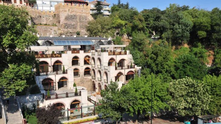 BALİBEY HAN’DAKİ ESNAFIN EKMEĞİYLE OYNANMASINA İZİN VERMEYECEĞİZ!
