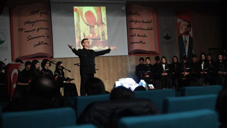 Nutuk, Osmangazi’de teatral gösteriyle anlatıldı