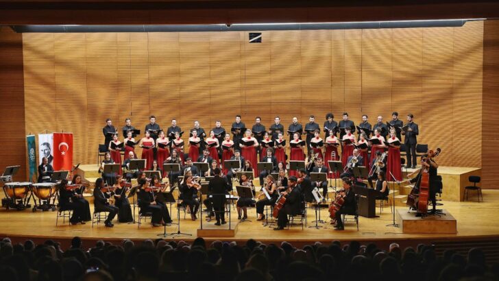 YENİ YILA ÖZEL MUHTEŞEM KONSER
