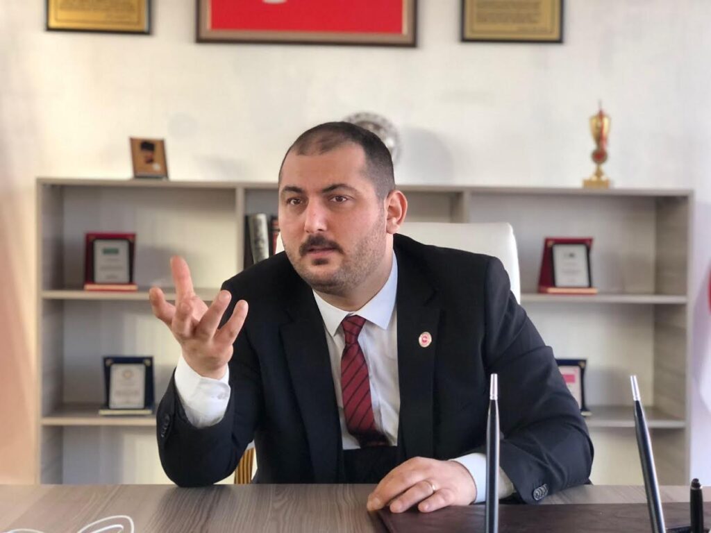 AHMET SEVİM: “MİLLETE HİZMET YERİNE İSRAİL’E HİZMET EDENLERİN SONU HEZİMETTİR!”