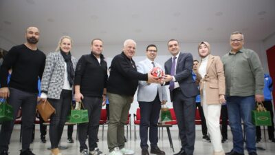 NİLÜFERLİ HENTBOLCULAR ÖĞRENCİLERLE BULUŞTU